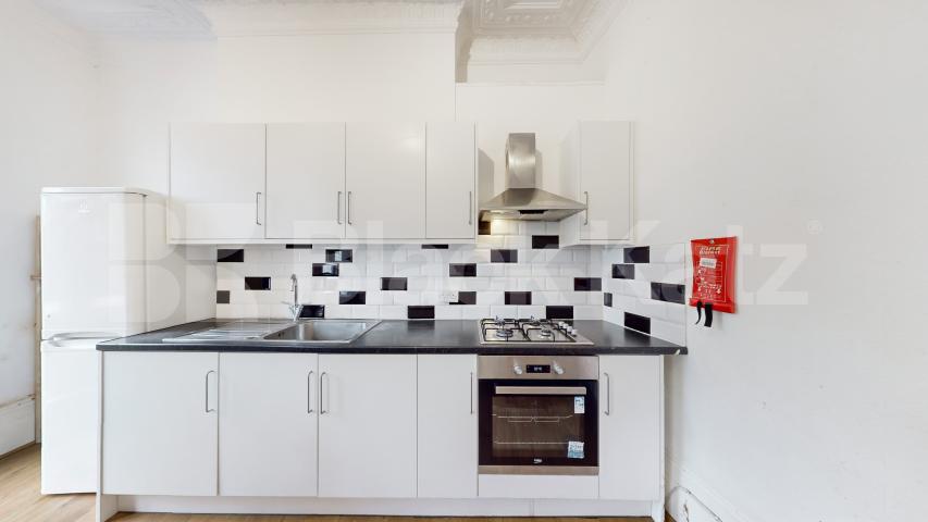 			4 Bedroom, 1 bath, 1 reception Flat			 Shepherds Bush Road, Hammersmith